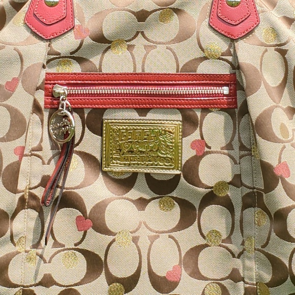 ♻️DONATED ♻️ Coach (Heart) Poppy Handbag - Picture 4 of 13